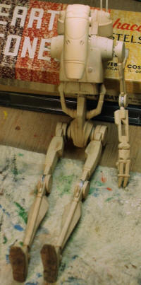 Droid_sitting.jpg (143501 bytes)